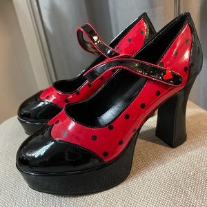 Size 7 Funtaisma shoes black and red ladybug